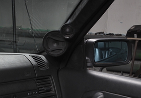Подиумы в стойки BMW